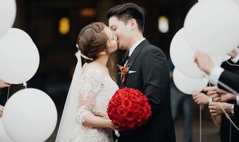 ROMANTIC RED WEDDING BOUQUETS BY FLOWERS AND GREENS